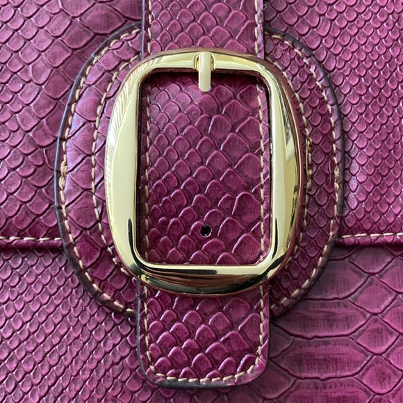 Large magenta clutch with gold accents - Picture 2 of 8